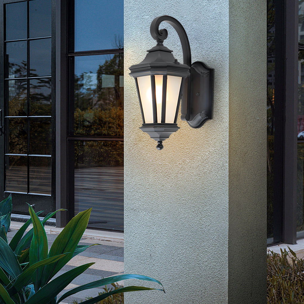 Sasi Curved Lantern Outdoor Wall Light - Vorrenne