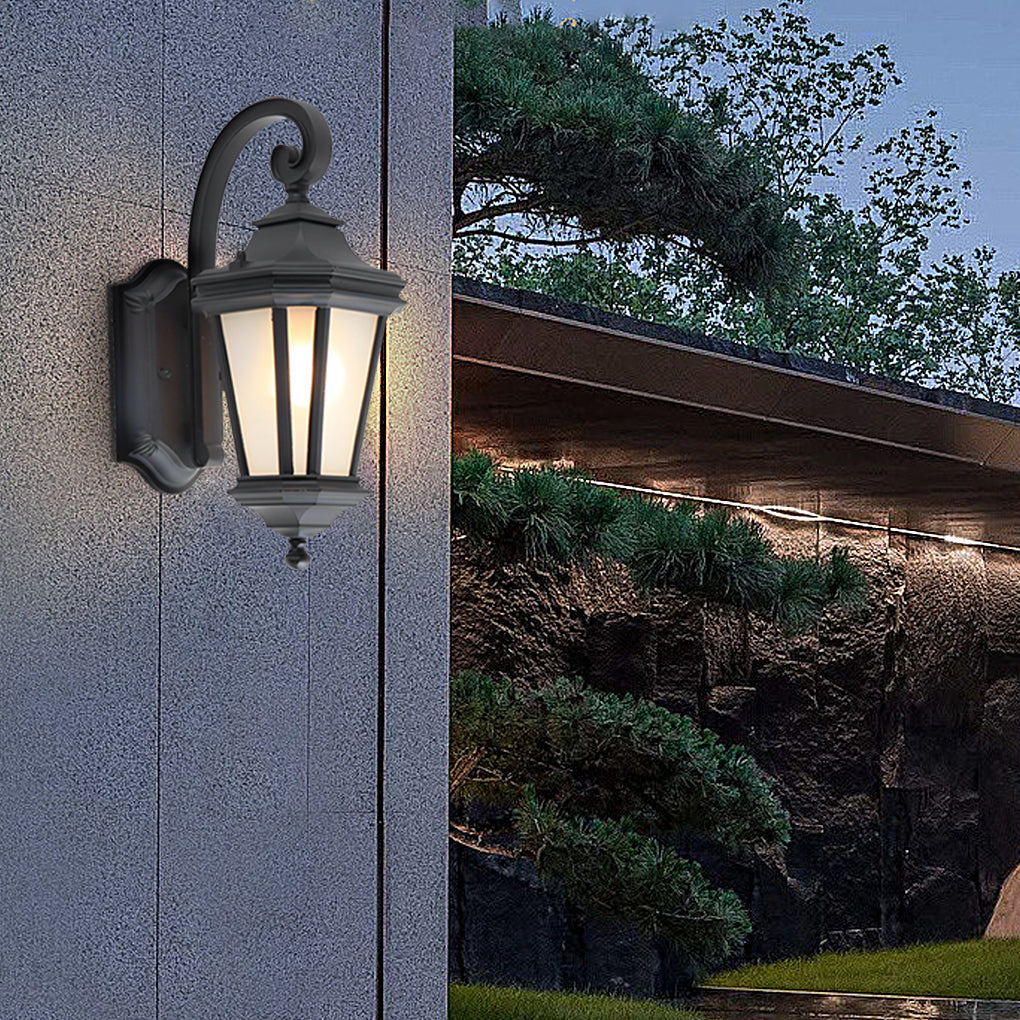 Sasi Curved Lantern Outdoor Wall Light - Vorrenne