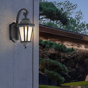 Sasi Curved Lantern Outdoor Wall Light - Vorrenne