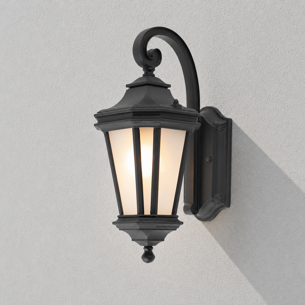 Sasi Curved Lantern Outdoor Wall Light - Vorrenne