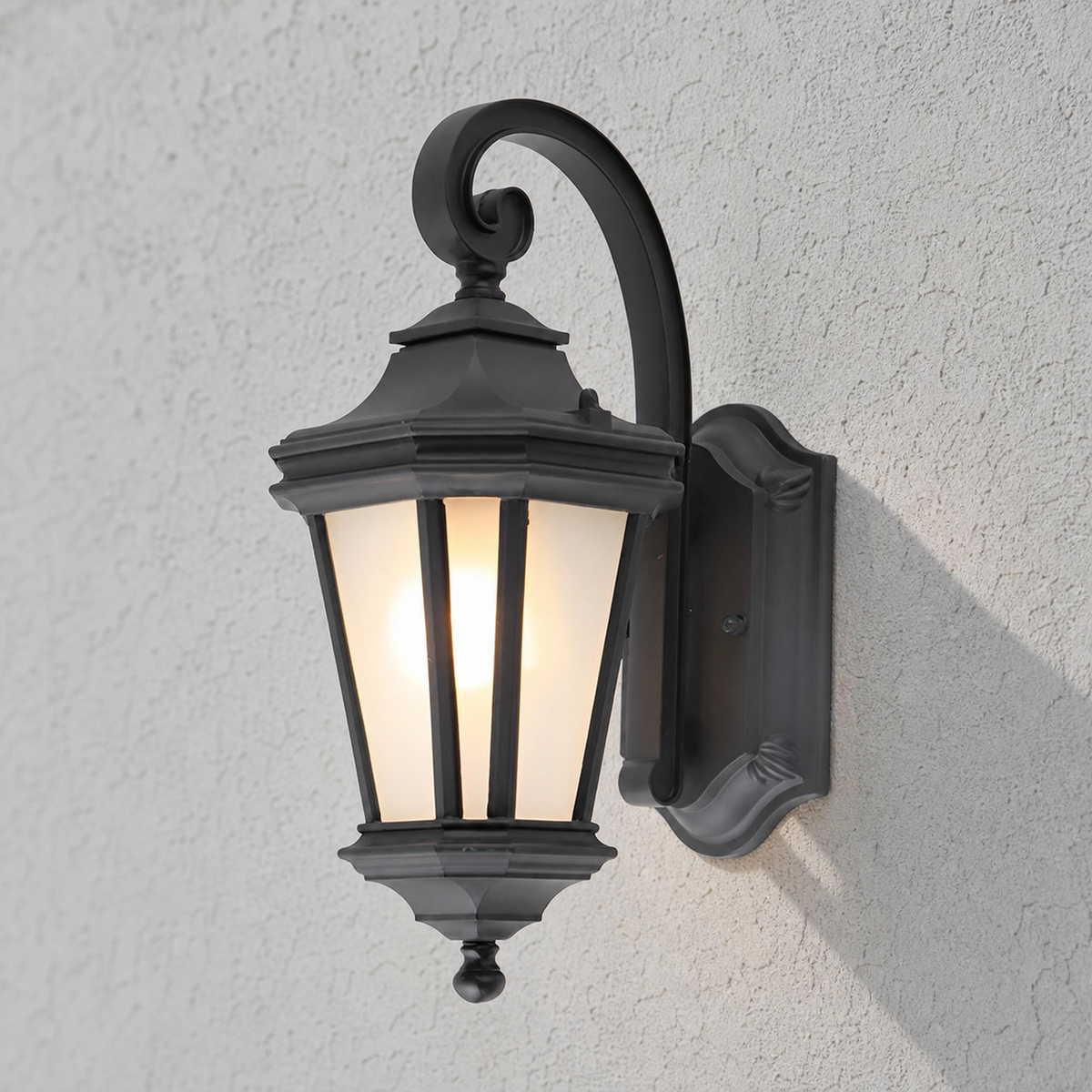 Sasi Curved Lantern Outdoor Wall Light - Vorrenne