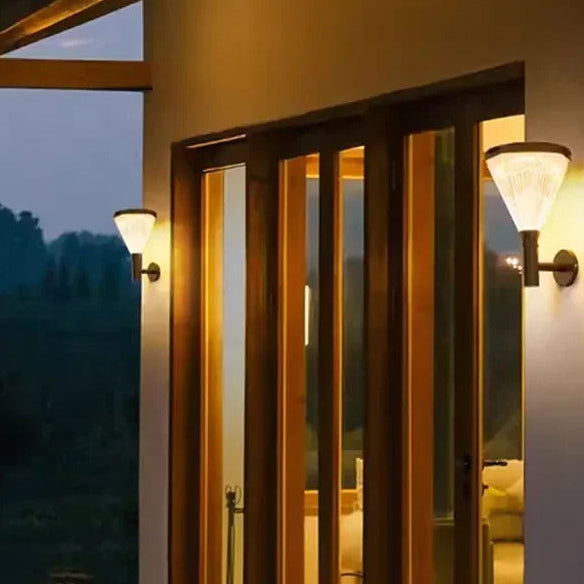 Cena Solar Cone Outdoor Wall Light - Vorrenne